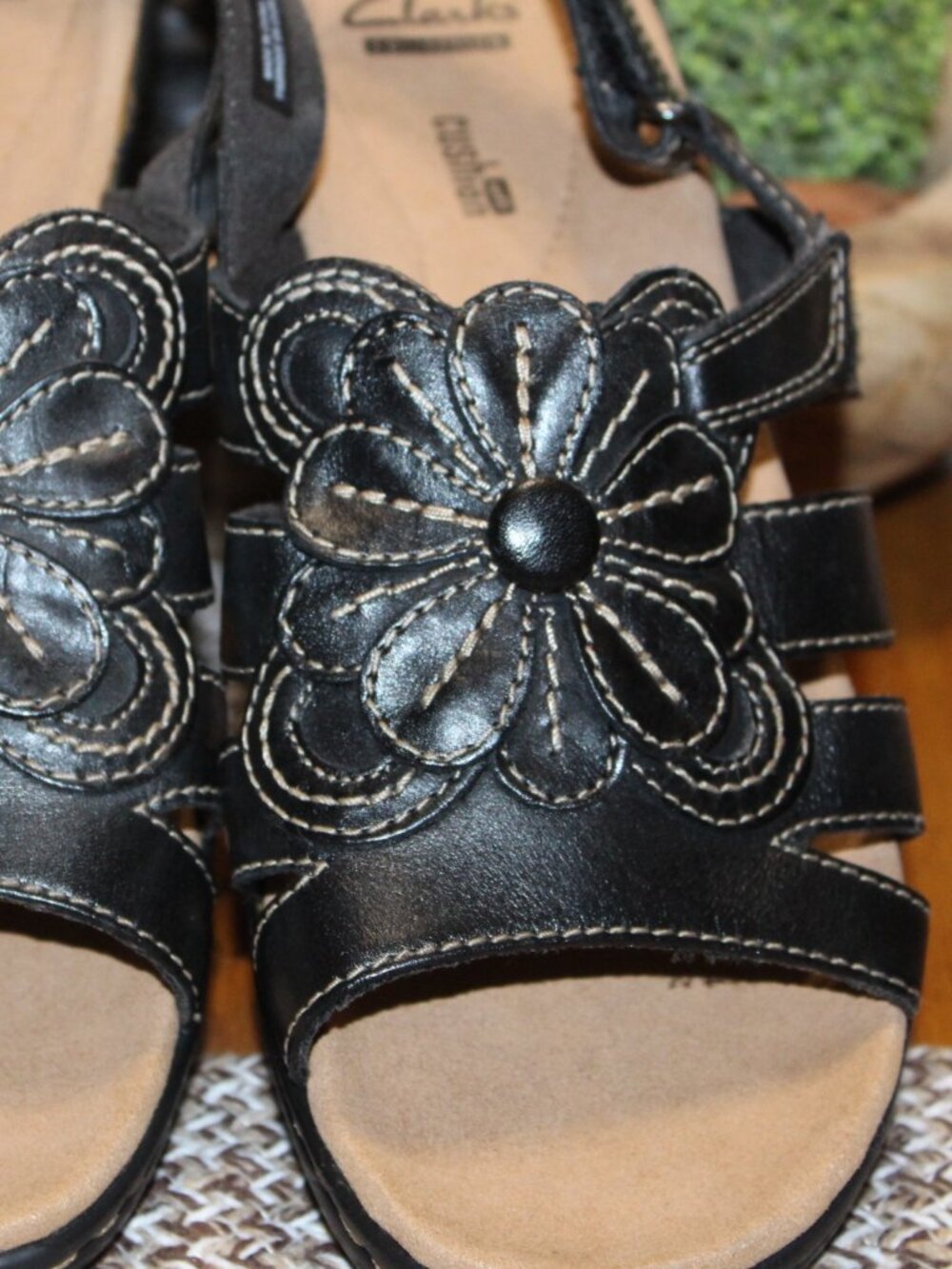 NWT Clark Lexi Venice Flower Sandal 9 1/2 WIDE. CUTE!! - Picture 2 of 10